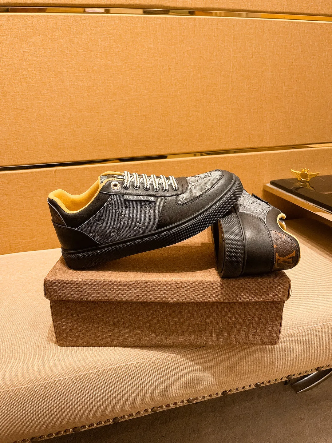 Men's shoes💰 400💰[LV]🔥Louis Vuitton, high-end men's shoes brand, official website 1:1 latest masterpiece: the upper is made of Italian imported first-layer cowhide with a comfortable and breathable lining➕original non-slip and wear-resistant outsole🔥, making walking more convenient and comfortable! An exclusive new model, a stunning work, a beautiful 1:1 replica [color] compared to the official quality! Create a fashionable personality to set off your uniqueness! A must-have for trendy men! Classic 🔥Size: 38-44 Color: 🔥 3⃣️colors available🔥.
